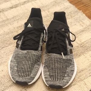NWOB Adidas Swift Run 1.0 Kids Black and Gray Running Shoes Size 6.5